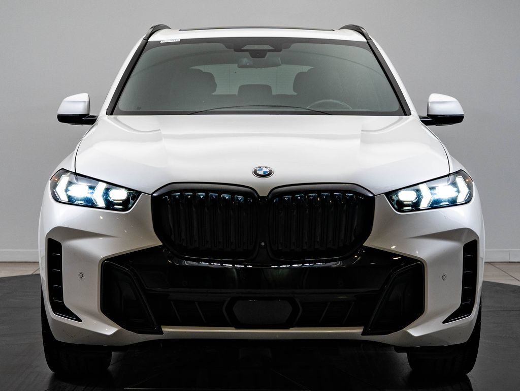 Used 2025 BMW X5 xDrive40i w/ M Sport Package AWD/4WD image 2