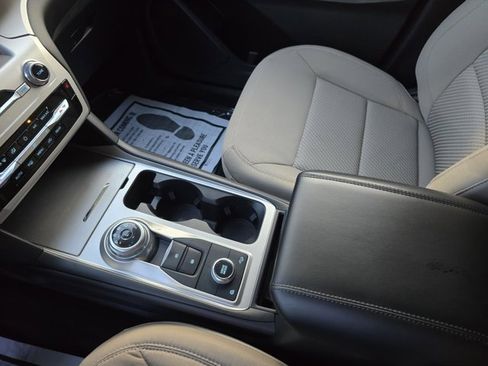 Used 2022 Ford Explorer XLT image 22