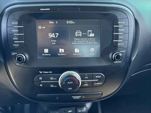 Used 2018 Kia Soul + FWD image 23