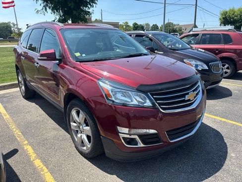 Used 2017 Chevrolet Traverse LT w/ Style and Technology Package FWD image 1
