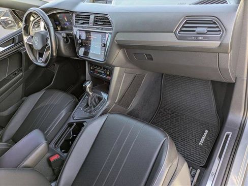 Used 2022 Volkswagen Tiguan SE R-Line image 19
