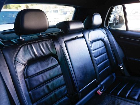 Used 2017 Volkswagen Golf R 4-Door image 17