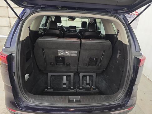 Used 2022 Kia Carnival LX image 34