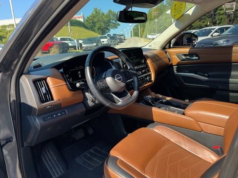 Used 2022 Nissan Pathfinder Platinum w/ Cargo Package image 6