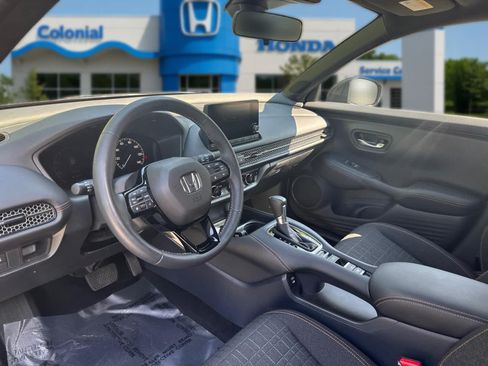 Used 2025 Honda HR-V Sport image 12