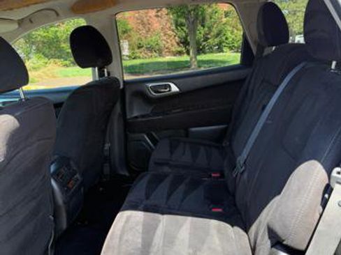 Used 2014 Nissan Pathfinder S image 11