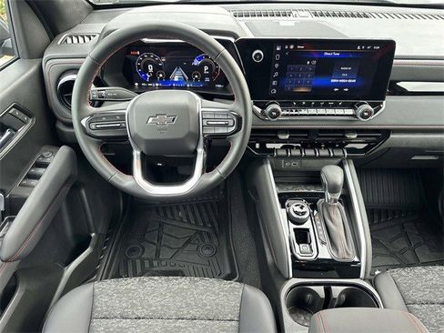 Used 2025 Chevrolet Colorado Z71 w/ Technology Package image 16