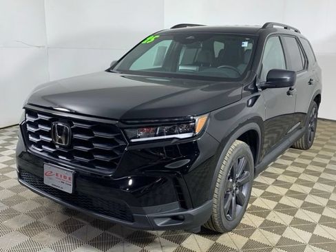 Used 2025 Honda Pilot Sport image 12
