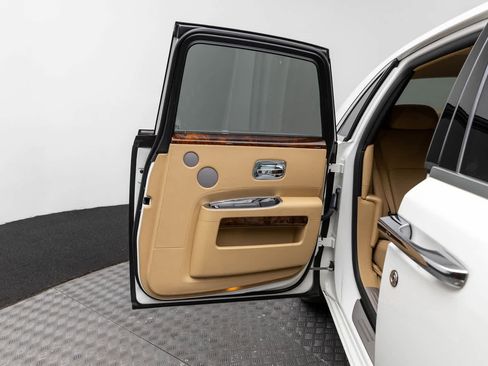 Used 2011 Rolls-Royce Ghost RWD image 52
