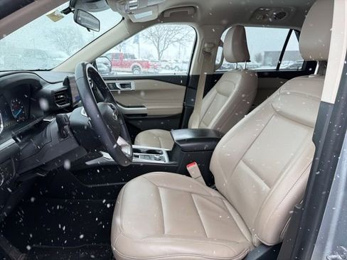 Used 2022 Ford Explorer XLT w/ Equipment Group 202A image 28