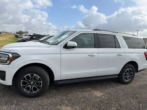 Used 2024 Ford Expedition Max XLT RWD image 2