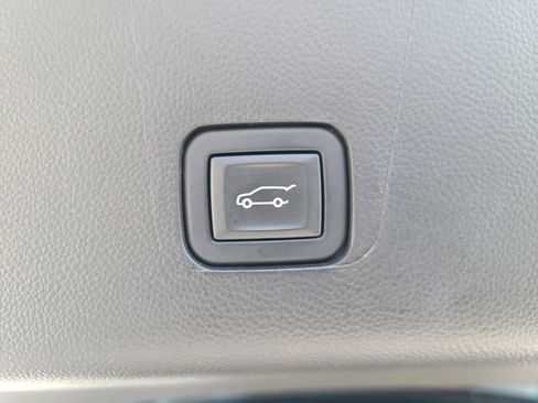 Used 2023 Chevrolet Traverse Premier w/ Redline Edition FWD image 7