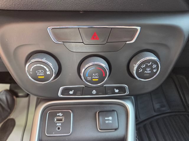 Used 2018 Jeep Compass Latitude w/ Cold Weather Group FWD image 32