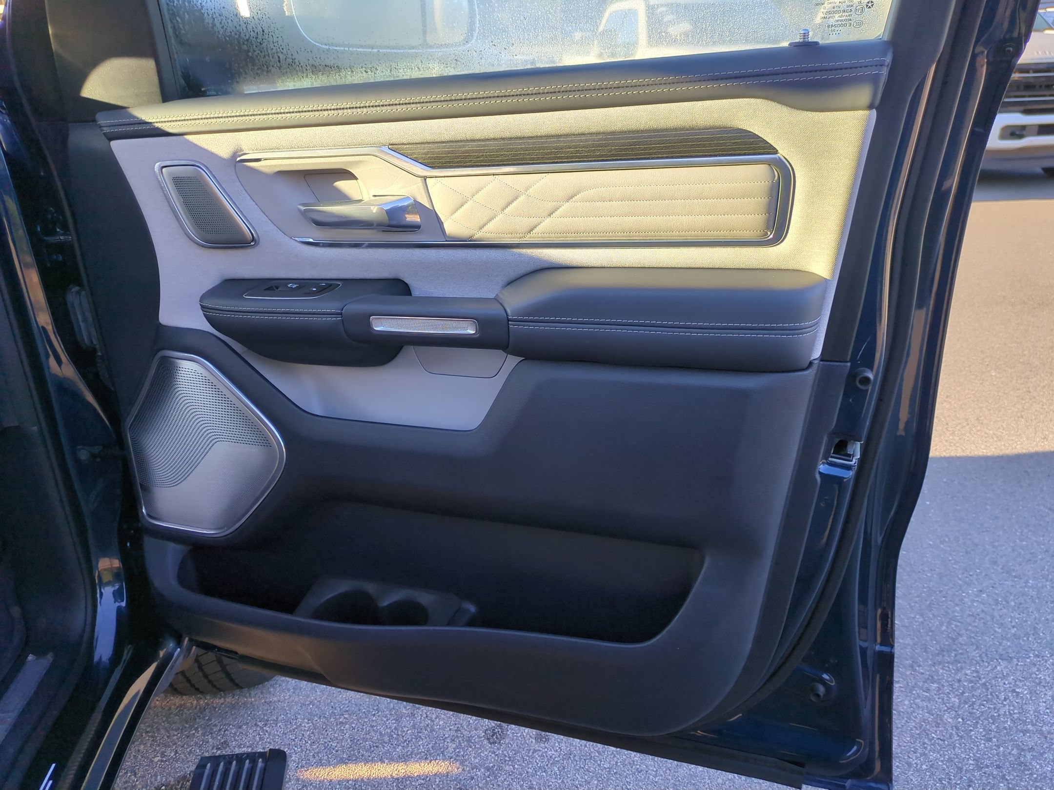 Used 2022 RAM 1500 Limited AWD/4WD image 39