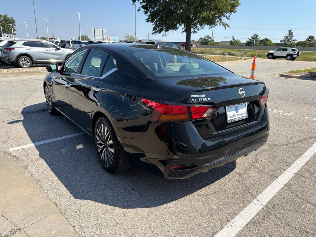 Used 2025 Nissan Altima 2.5 SV FWD image 5