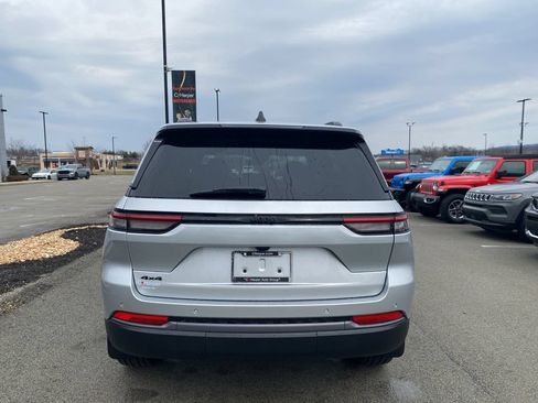 New 2026 Jeep Grand Cherokee Limited w/ Limited Altitude Package AWD/4WD image 3