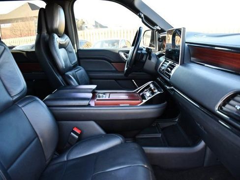 Used 2023 Lincoln Navigator L Reserve image 32