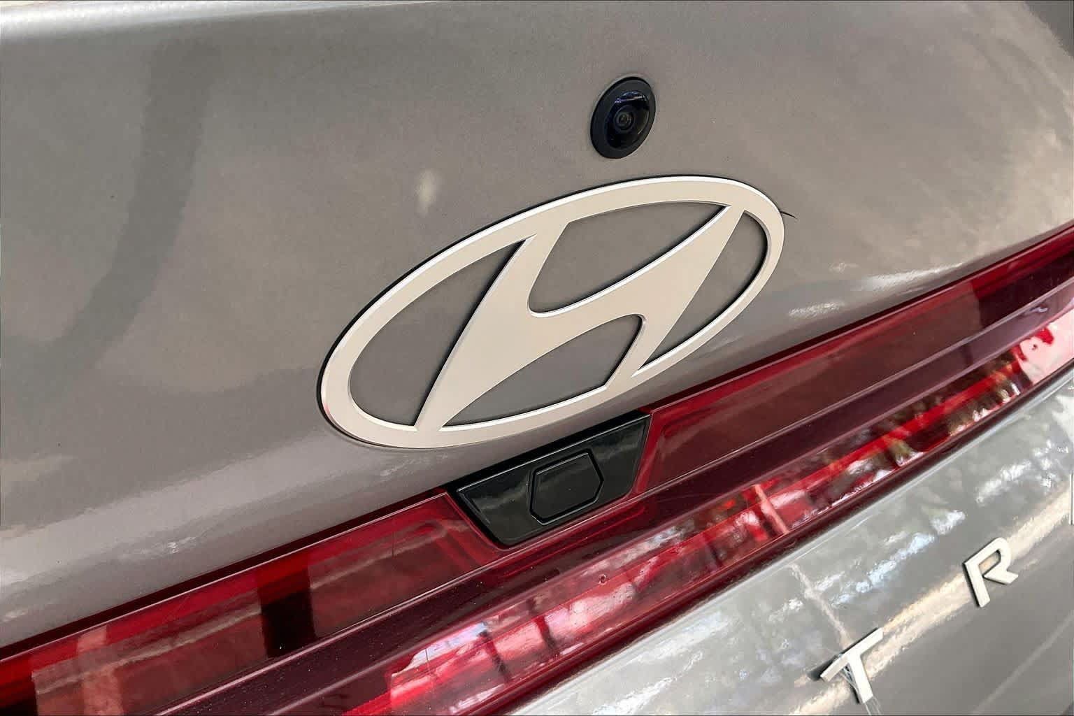 Certified 2025 Hyundai Elantra Limited FWD image 31