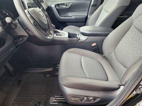Used 2025 Toyota RAV4 XLE w/ Convenience Package FWD image 23