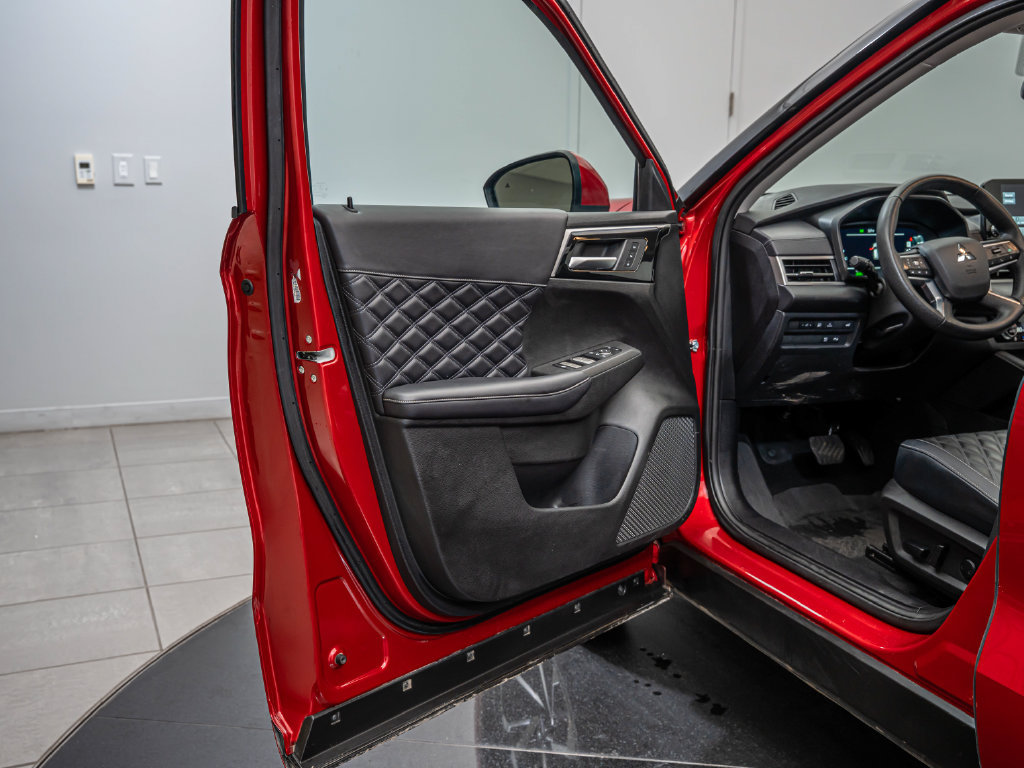 Used 2025 Mitsubishi Outlander SEL AWD/4WD image 30