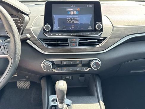 Used 2025 Nissan Altima 2.5 SV image 30