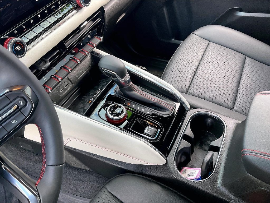 Used 2025 GMC Canyon AT4 w/ AT4X Package AWD/4WD image 19