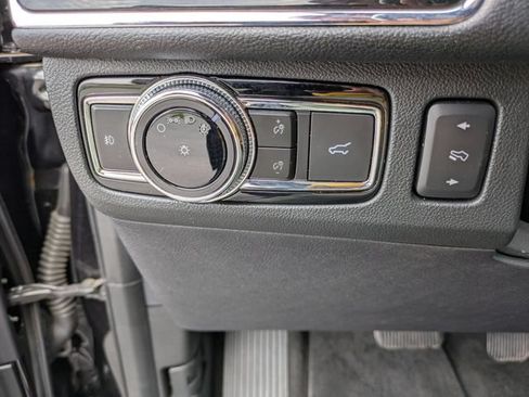 Used 2019 Lincoln Navigator Reserve AWD/4WD image 17