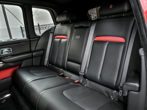Used 2021 Rolls-Royce Cullinan Black Badge AWD/4WD image 26