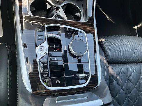 Used 2023 BMW X7 xDrive40i w/ M Sport Package AWD/4WD image 24
