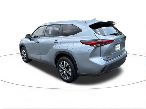 Used 2022 Toyota Highlander XLE FWD image 5