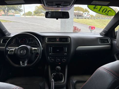 Used 2014 Volkswagen Jetta GLI image 9