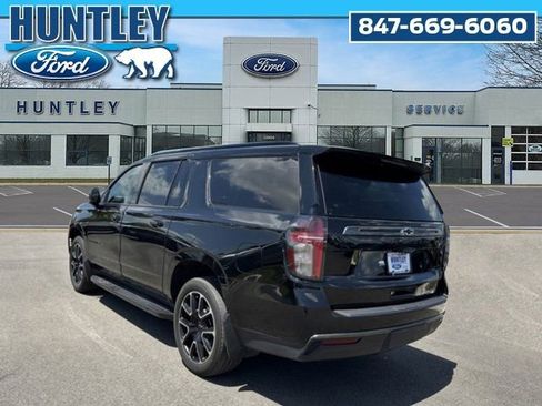 Used 2022 Chevrolet Suburban RST w/ Luxury Package image 7