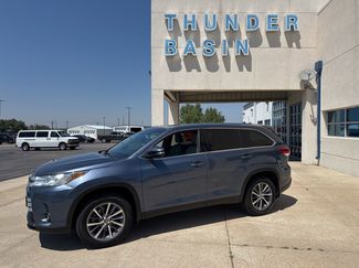 Used 2019 Toyota Highlander XLE image 1