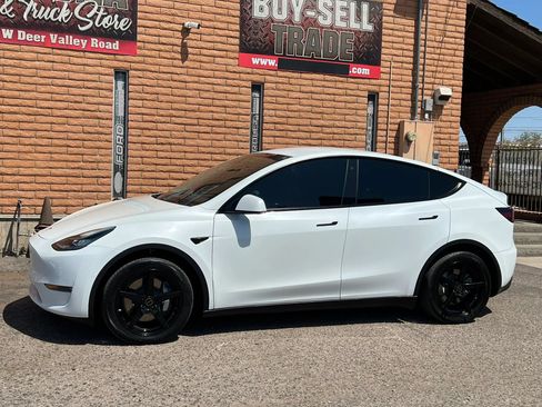 Used 2020 Tesla Model Y Long Range AWD/4WD image 2
