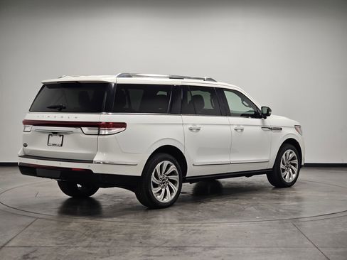 Used 2023 Lincoln Navigator L Reserve image 8