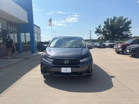 Used 2025 Honda Odyssey Elite image 2