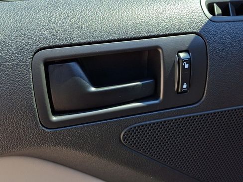 Used 2014 Ford Mustang Coupe RWD image 18