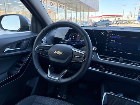 Used 2025 Chevrolet Equinox LT AWD/4WD image 29