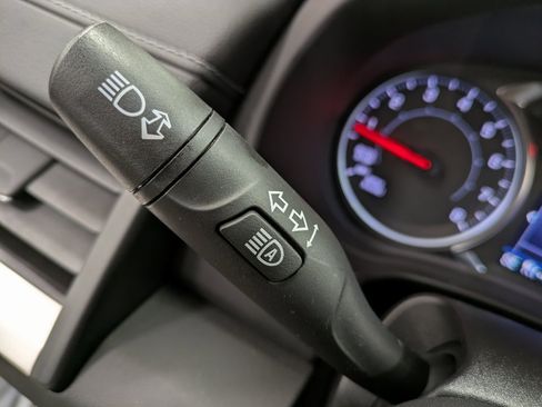 Used 2022 GMC Terrain SLE w/ Driver Convenience Package image 18