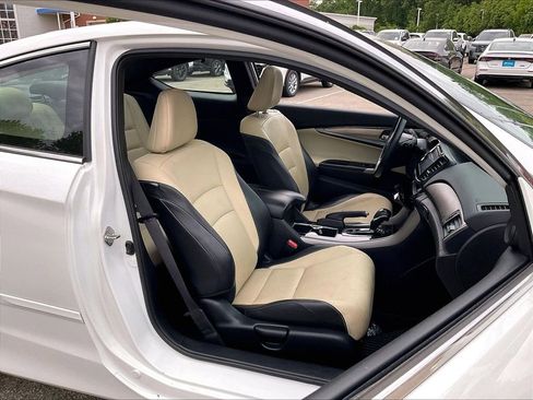 Used 2017 Honda Accord EX-L image 10
