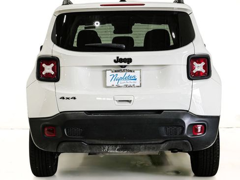Used 2023 Jeep Renegade Latitude AWD/4WD image 7