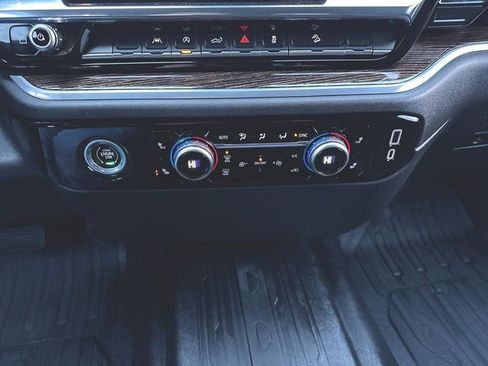 Used 2022 GMC Sierra 1500 SLE image 18