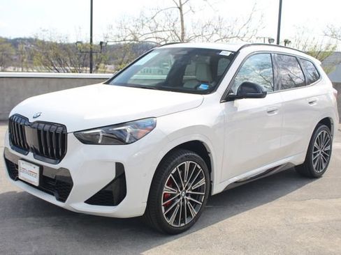 Used 2026 BMW X1 xDrive28i image 4