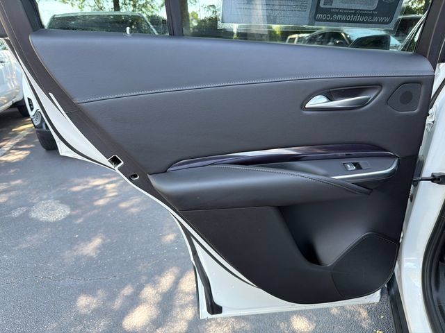 Used 2023 Cadillac XT4 Luxury w/ LPO, Onyx Lite Package FWD image 22