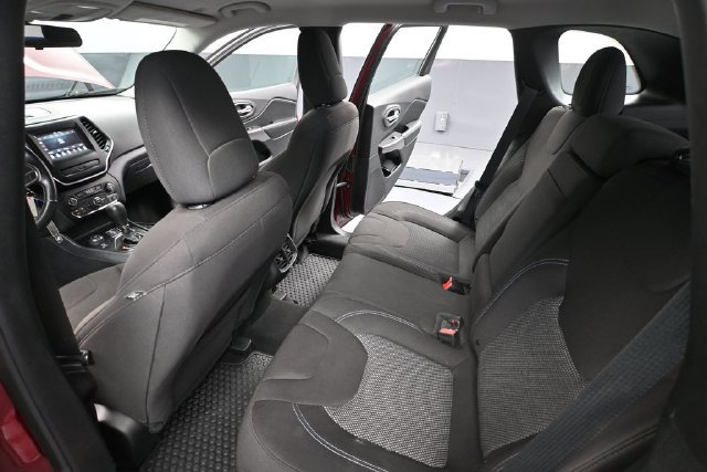 Used 2019 Jeep Cherokee Sport w/ Cold Weather Group AWD/4WD image 28