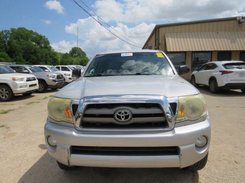 Used 2010 Toyota Tacoma PreRunner RWD image 2