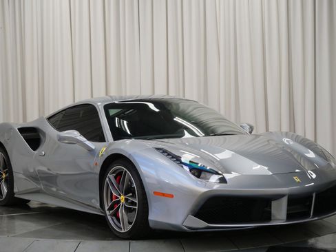 Used 2018 Ferrari 488 GTB image 3
