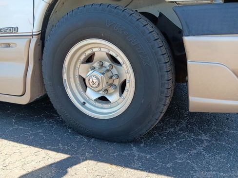 Used 2004 Chevrolet Express 3500 Extended RWD image 3