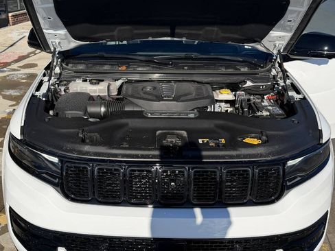 Used 2024 Jeep Wagoneer L Series II w/ Convenience Group I image 39