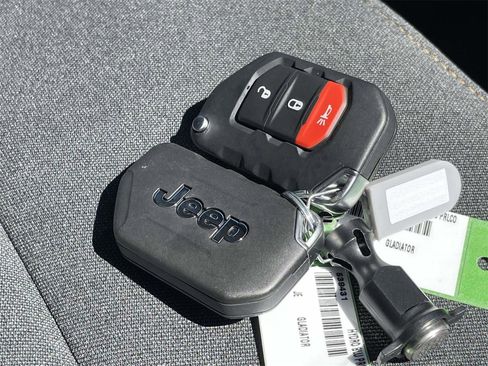 New 2025 Jeep Gladiator Sport image 35